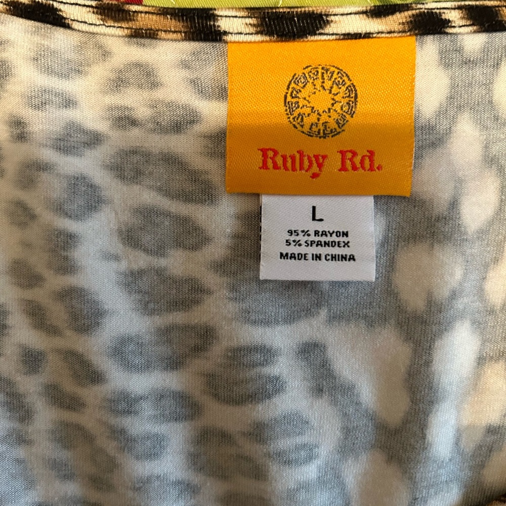 ✔️ NWT Ruby Rd Leopard Top Size Large - Picture 7 of 8
